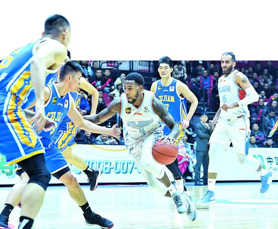 新疆男篮122∶115险胜福建队 联赛排名升至第5位