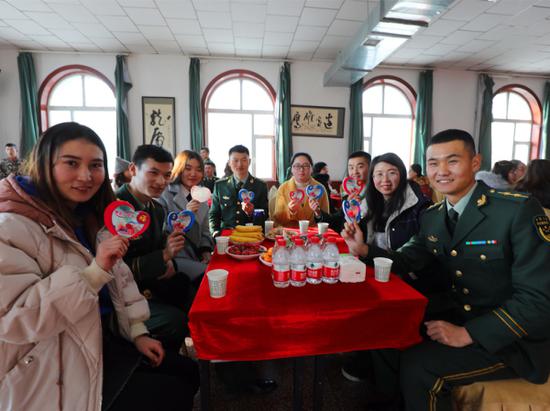 兵哥哥受不受欢迎,看这场“约会”你就懂了