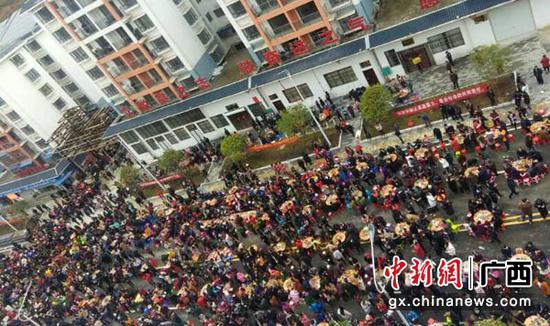 图为百家宴现场。莫珍世 摄 图为百家宴现场。莫珍世 摄