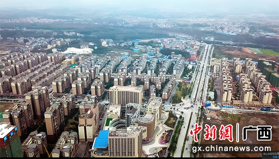 图为叠彩区航拍图。