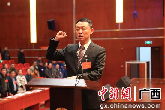 王轶补选为鹿寨县人民政府县长。 王轶补选为鹿寨县人民政府县长。