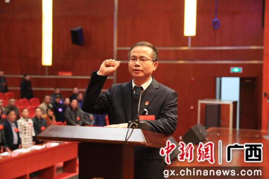 陈国斌补选为鹿寨县人大常委会主任。 陈国斌补选为鹿寨县人大常委会主任。