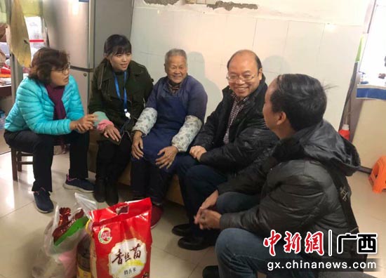 走访慰问困难党员、群众家庭 走访慰问困难党员、群众家庭