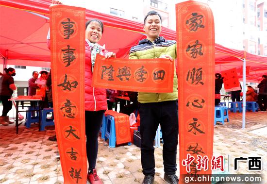 广西三江搬迁民众获“新年礼包”