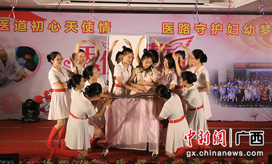 图为《医道初心天使情 医路守护妇幼梦》大型文艺晚会。