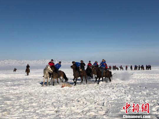 新疆托里冰雪文化旅游系列活动吸引游客