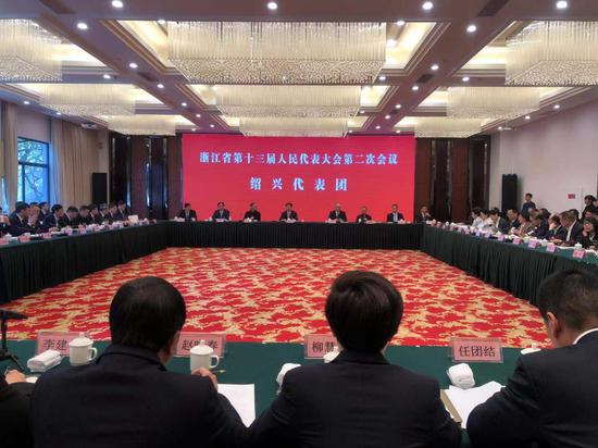 浙江省第十三届人民代表大会第二次会议绍兴代表团。项菁 摄
