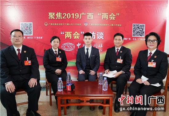 1月29日,广西检察机关的代表委员接受中新社专访。 陈冠言 摄 1月29日,广西检察机关的代表委员接受中新社专访。 陈冠言 摄