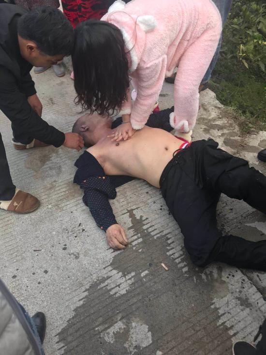 急救心肺复苏女子 amlS-fzeeses6444949.jpg