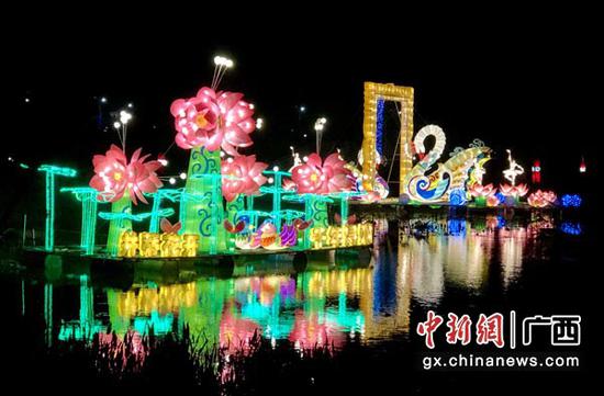 花灯寓意贵港市港南区打造万羽绒城。谭晓军 摄 花灯寓意贵港市港南区打造万羽绒城。谭晓军 摄