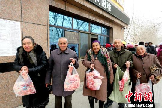 新疆且末投入105万元发放羊肉 惠及4045户低保户