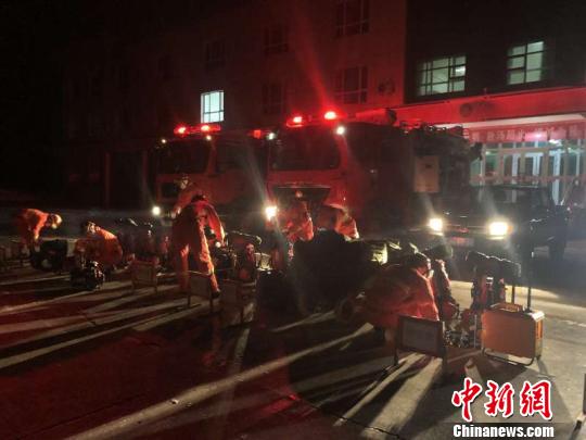 新疆塔城发生5.2级地震 救援力量抵达震中展开排查