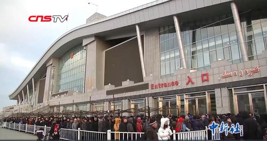 中哈跨境购物中心“洋年货”走俏 日出入境1.6万人次