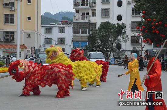 图为金狮贺岁活动现场。 图为金狮贺岁活动现场。
