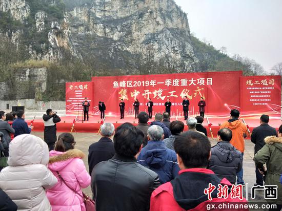 图为活动现场。曹伟军 摄 图为活动现场。曹伟军 摄