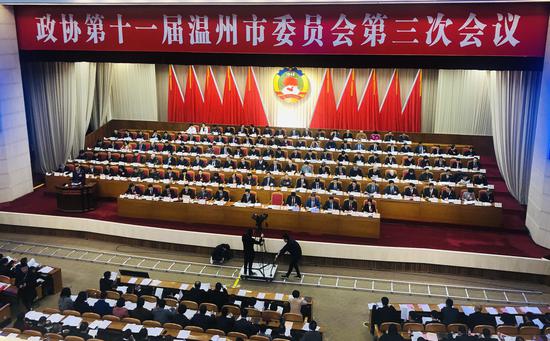 2月16日，浙江省温州市政协第十一届温州市委员会第三次会议在温州市人民大会堂开幕。潘沁文摄
