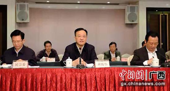 图为座谈会现场。覃凤前 摄