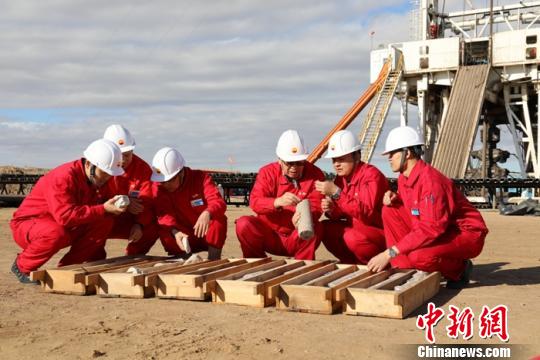 新疆准噶尔盆地滴南凸起首次获得高产工业油流