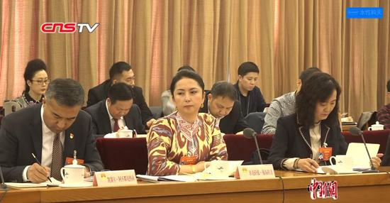 少数民族女人大代表履职一周年:走过边城 引领时尚
