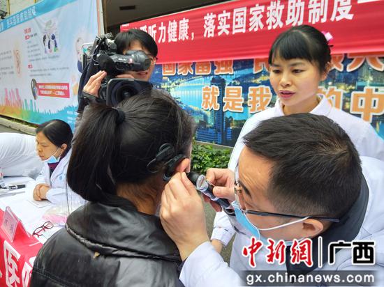 图为义诊活动现场。曹伟军 摄 图为义诊活动现场。曹伟军 摄