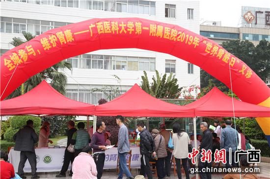 李亮 摄 李亮 摄