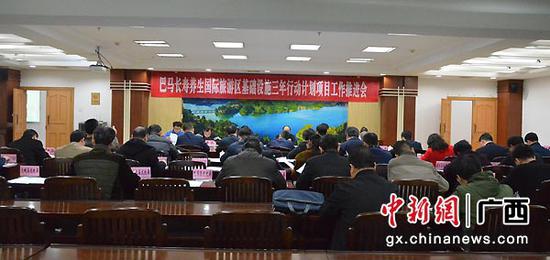 图为会议现场。韦伟 摄 图为会议现场。韦伟 摄