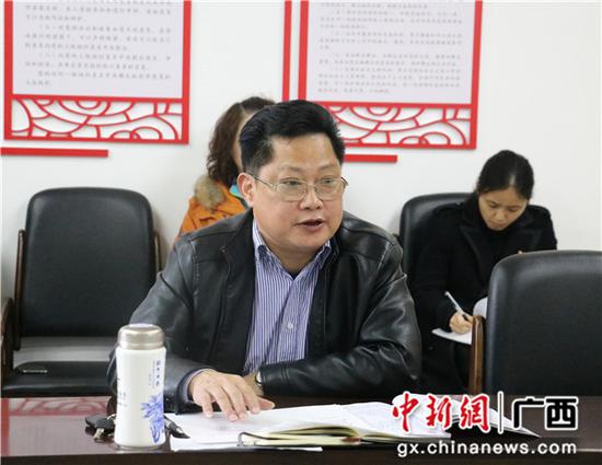 基地主任程汉荣提要求。 基地主任程汉荣提要求。