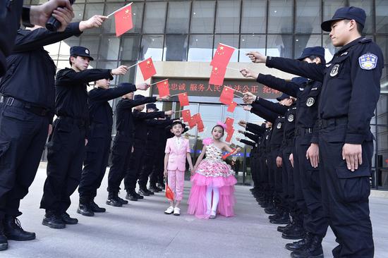 “我和我的祖国”系列短视频拍摄活动走进文成县公安局  文成宣传部供图