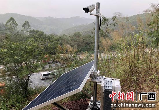 设在高速路边坡上的监测预警网关