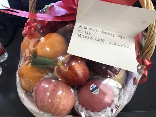 图为：杭州多地消防收到匿名爱心人士特别礼物。 杭州消防部门提供