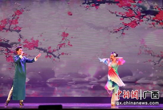 图为晚会歌舞表演。林浩 摄 图为晚会歌舞表演。林浩 摄
