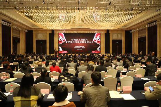 婺城召开工业振兴暨民营经济高质量发展大会 陈俊 摄