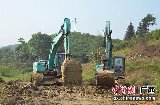 图为开工现场。韦伟 摄 图为开工现场。韦伟 摄