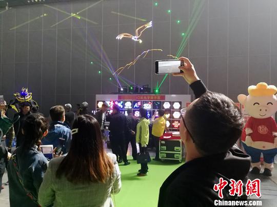 第七屆亞歐光電展開幕智能環保產品吸引客商眼球