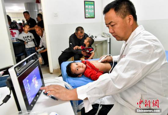 中國紅基會“天使之旅”新疆和田篩查220名疑似先心病患兒