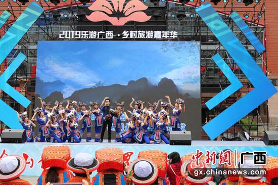 图为开幕式歌舞表演。陈秋霞 摄 图为开幕式歌舞表演。陈秋霞 摄