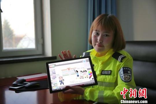 新疆兵团“90后”女警手绘漫画宣传扫黑知识