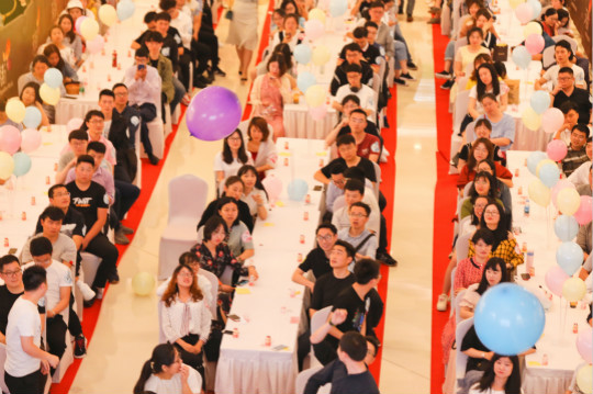 图为参与“三生缘·一念间”2019杭城520大型相亲交友嘉年华的男女嘉宾。 主办方供图