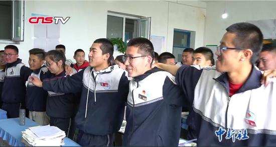 主题班会为高三考生减压 让考生从容面对高考