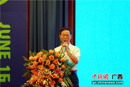 广西残疾人福利基金会理事长韦永学致辞。 广西残疾人福利基金会理事长韦永学致辞。