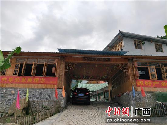 圖為合作社建的的幸福里山莊。 圖為合作社建的的幸福里山莊。