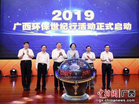 广西壮族自治区党委常委、自治区副主席严植婵等领导参加启动仪式。 广西壮族自治区党委常委、自治区副主席严植婵等领导参加启动仪式。