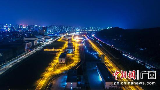 圖為海綿車輛段夜景。莫威源 攝 圖為海綿車輛段夜景。莫威源 攝