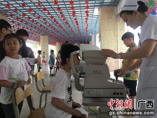 “爱眼日”义诊进校园 “爱眼日”义诊进校园