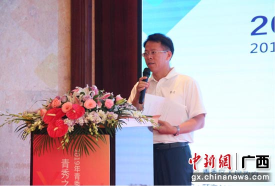 图为青秀区副区长曾庆钻致辞 图为青秀区副区长曾庆钻致辞