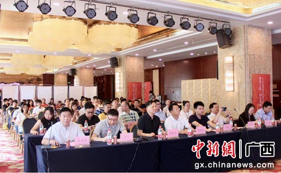 图为活动现场 图为活动现场