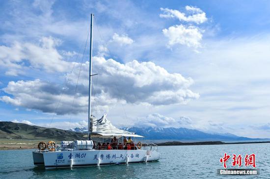 新疆賽里木湖夏日美景如畫