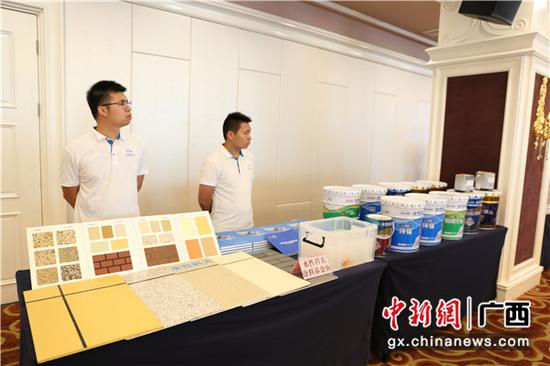 图为水性科天产品展示。 图为水性科天产品展示。