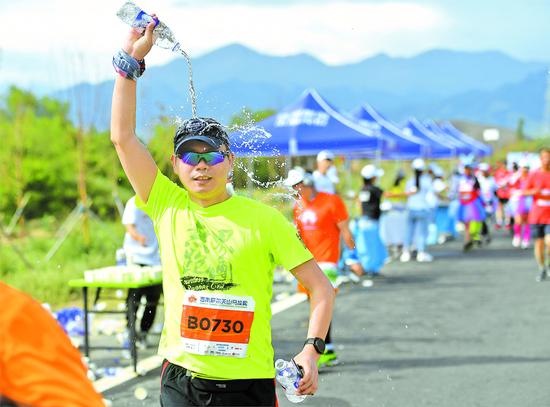 5000多名选手参加首届新疆天山马拉松