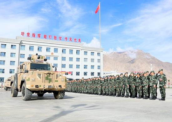 武警新疆总队某特战支队隆重举行七61一主题党日